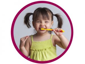 little girl cleaning teeth